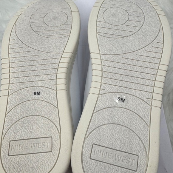 Women's Dunnit Lace-Up Round Toe Casual Sneakers - Picture 5 of 8